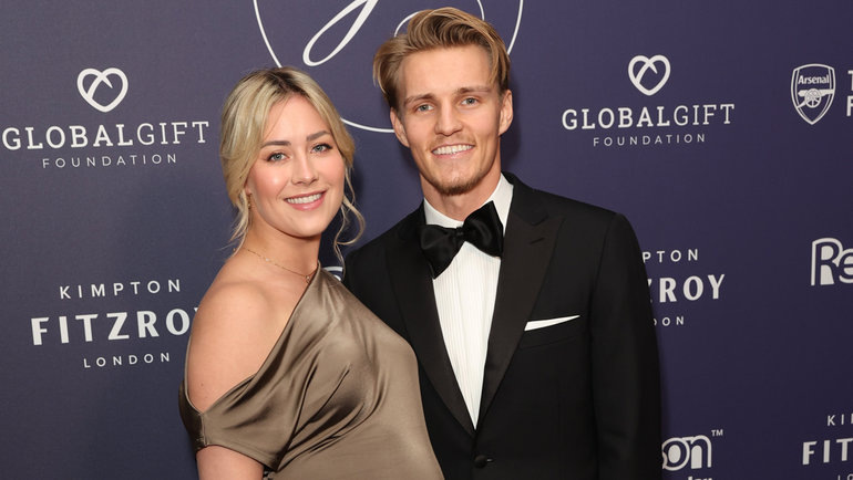    Полузащитник «Арсенала» Мартин Эдегор и его жена Хелена Спиллинг ждут ребенка. Global Look Press
