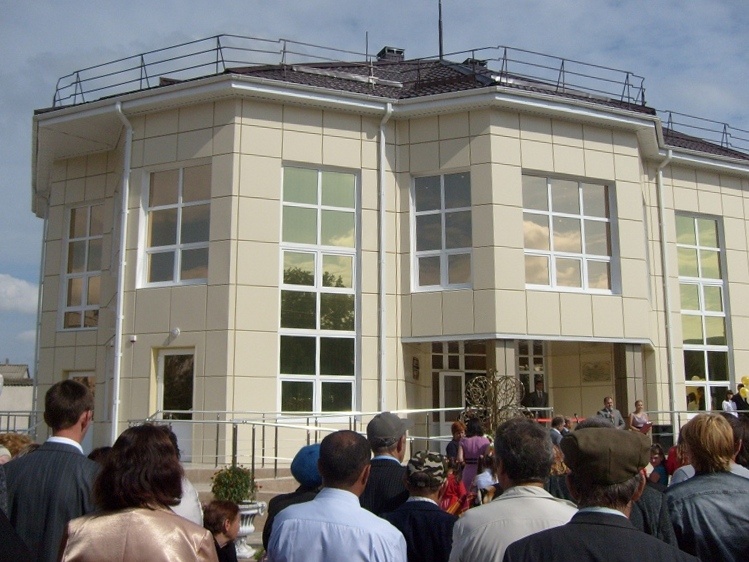 Фото автора. Открытие нового ЗАГСа 2013 год. Кто-то начнёт дорогу отсюда.