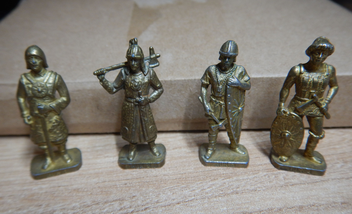 Весь набор Гунны 1994г. Вид спереди. Фото из личной коллекции.