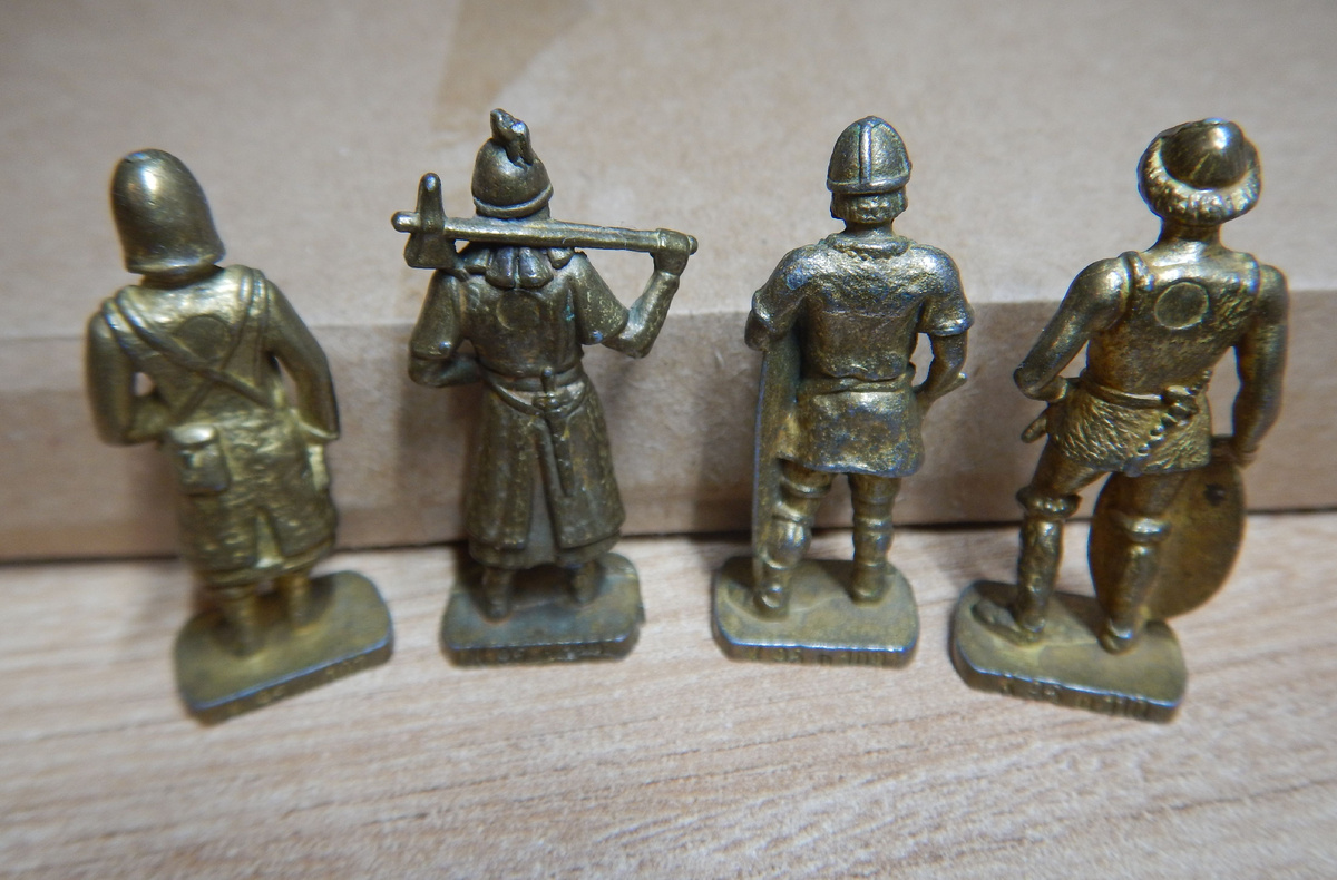 Набор Гунны 1994г. Вид сзади. Фото из личной коллекции.