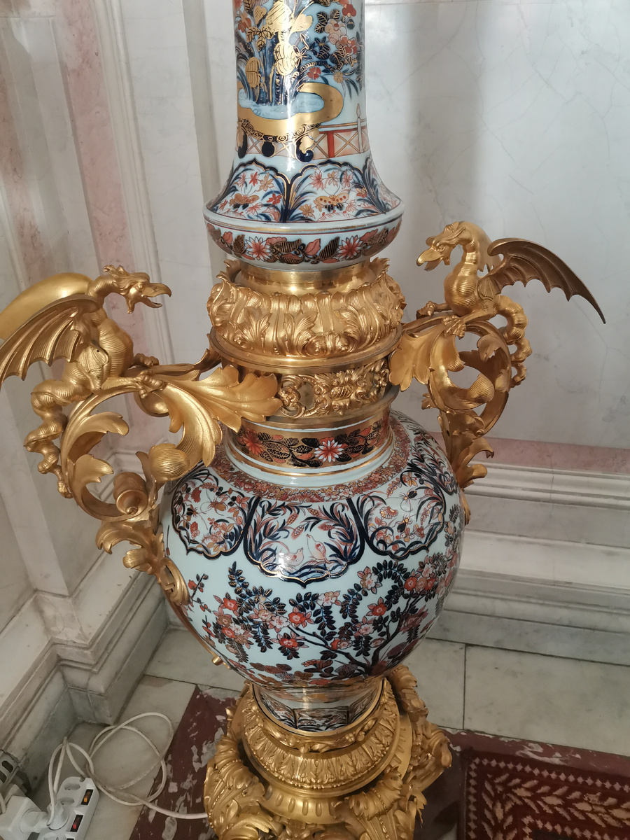 А вот и драконы на лестнице