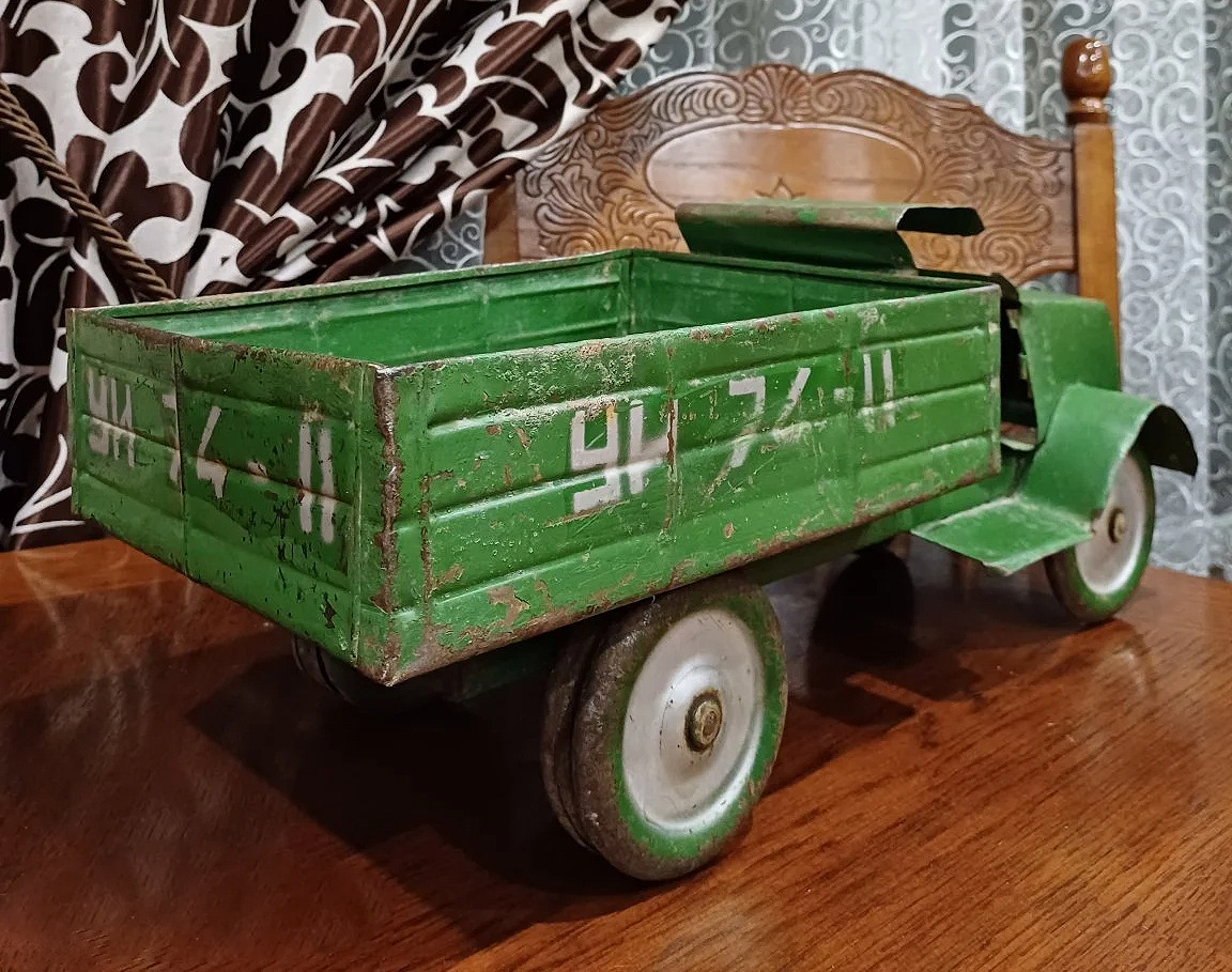 Игрушечный грузовик, производитель - Уфимский завод «Металлоштамп». Фото из открытых источников, листаем галерею -->>