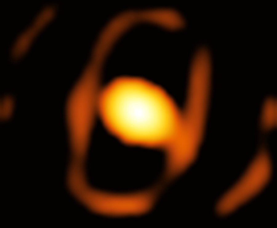 Снимок звезды WOH G64, цвета условные. Credit: ESO/K. Ohnaka et al.