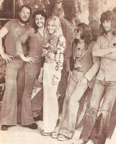 Участники Locomotiv GT в 1971 году - Габор Прессер, Джозеф Лаукс, жена Лаукса - Анна Адамиш (поэтесса группы), Кароль Френрейш и Томаш Барта