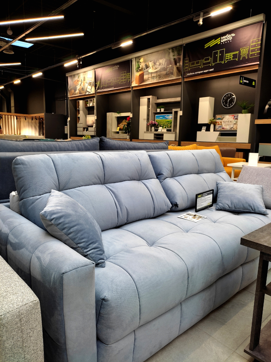 Супер мягкий диван в мебельном салоне в Симферополе. Но нужен угловой.