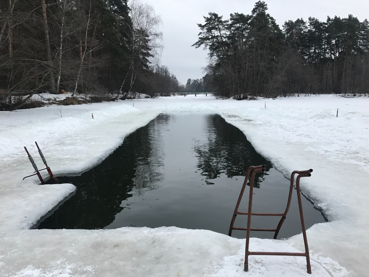 Прорубь в Клубе моржей Серебряного бора. Фото Натальи Макеевой