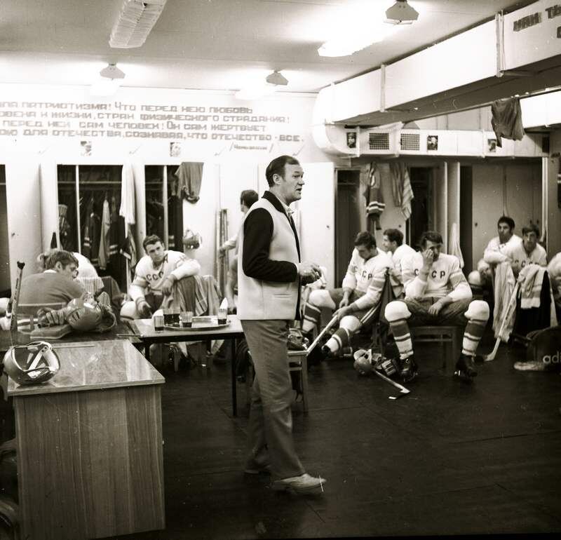 Фото с яндекс.картинки (в раздевалке сборной СССР)