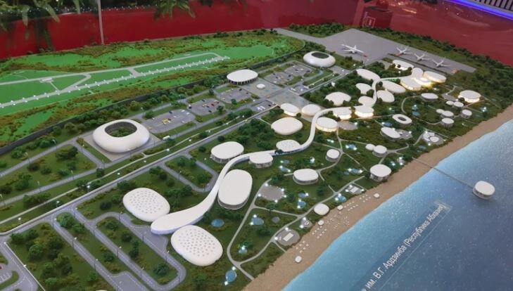 Макет планируемого сухумского аэропорта.