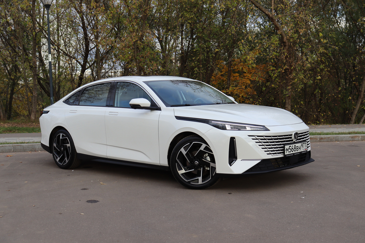 Changan Lamore. Фото CarExpert.ru