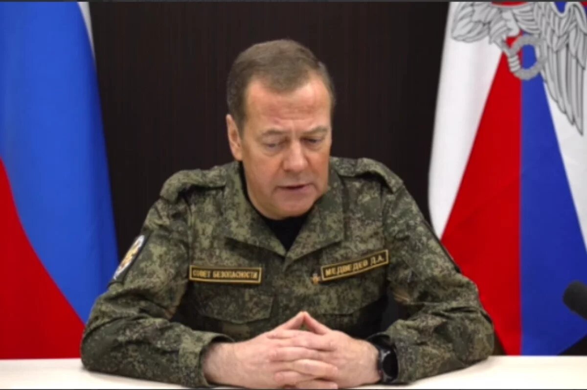    Медведев: Россия сама производит большинство вооружений