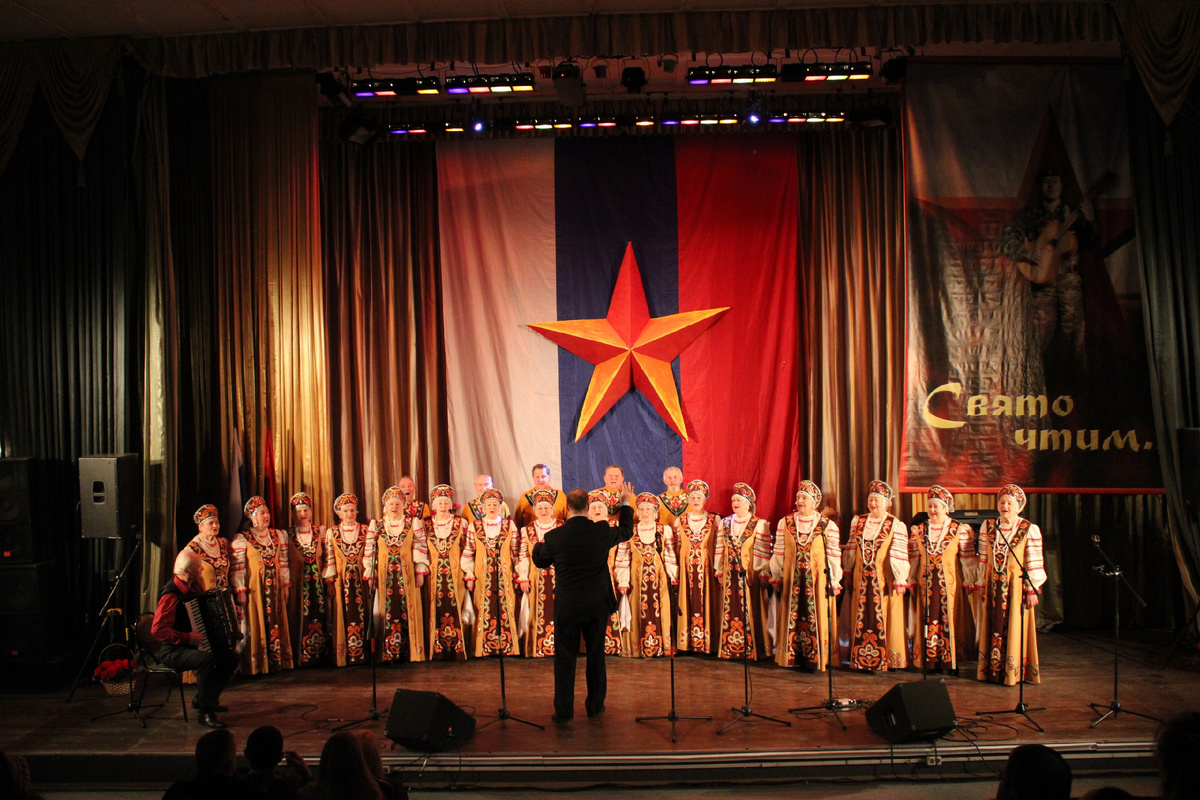 Выступление на XIV областном конкурсе военно-патриотической песни "Свято чтим..." имени Е.Коновалова