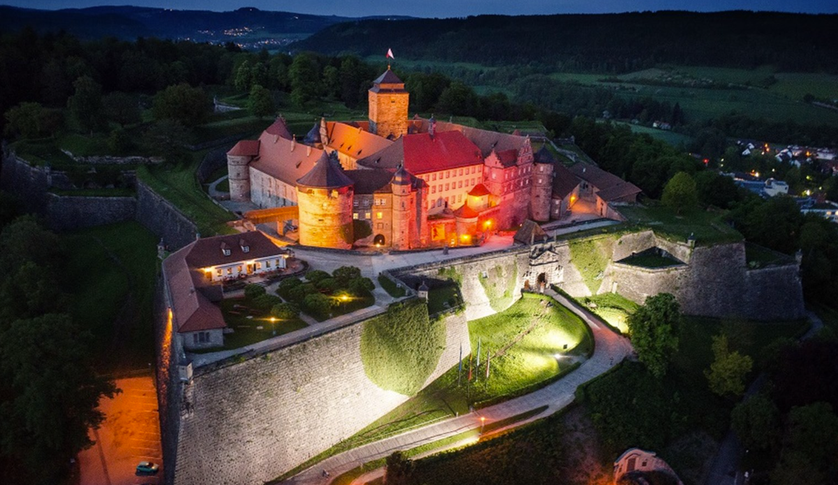 Источник: https://www.filmlocations-bayern.de/Motivsuche/Festung-Rosenberg-mit-Festungswald/