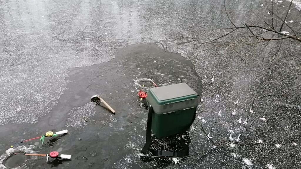 Рыбалка ротана по первому льду.
