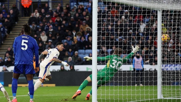    23 ноября. «Челси» обыграл «Лестер» (2:1). Reuters