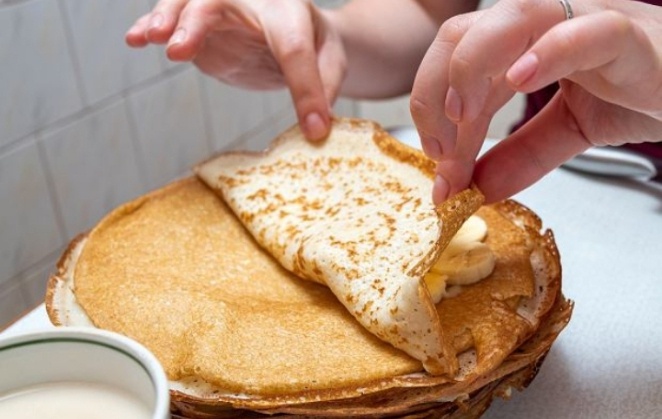 Тыквенные блины: нашла рецепт в кулинарной книге за 1952 г. Не думала, что такие бывают: солнечные, румяные, пористые. Вкусные - ум отъешь