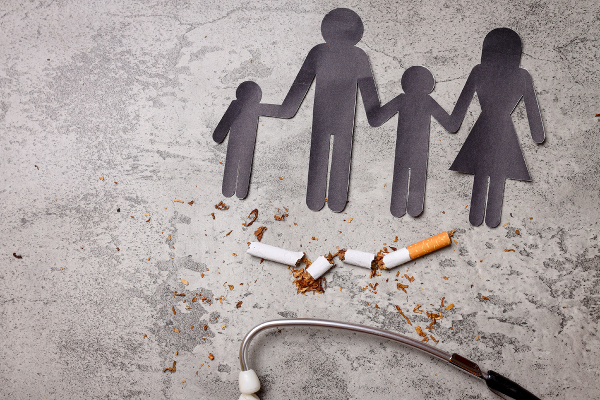 Вред курения родителей для здоровья детей (источник изображения: freepik.com)