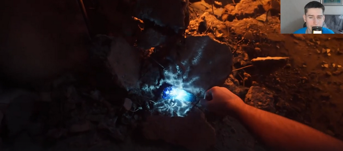 Главным героем игры "S.T.A.L.K.E.R. 2" является сталкер по кличке "Скиф", который возвращается в Зону для того, чтобы исследовать странный артефакт, похожий на кристалл