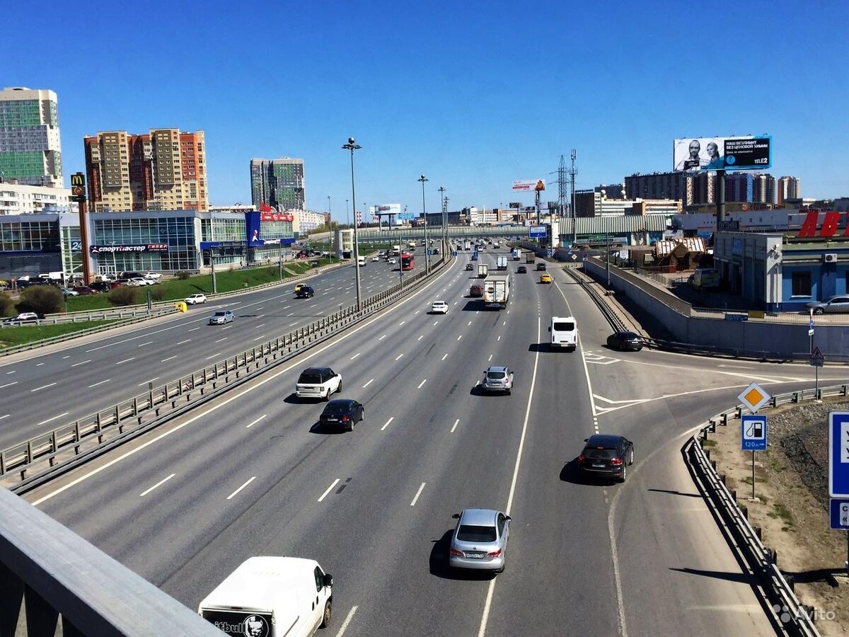 До Пушкино примерно 5 полос
