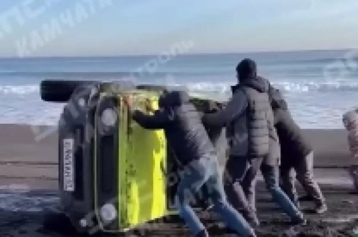    На Камчатке министр раскритиковал гонки на прибрежке Халактырского пляжа