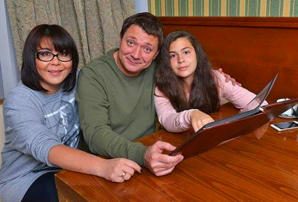 С женой и дочерью