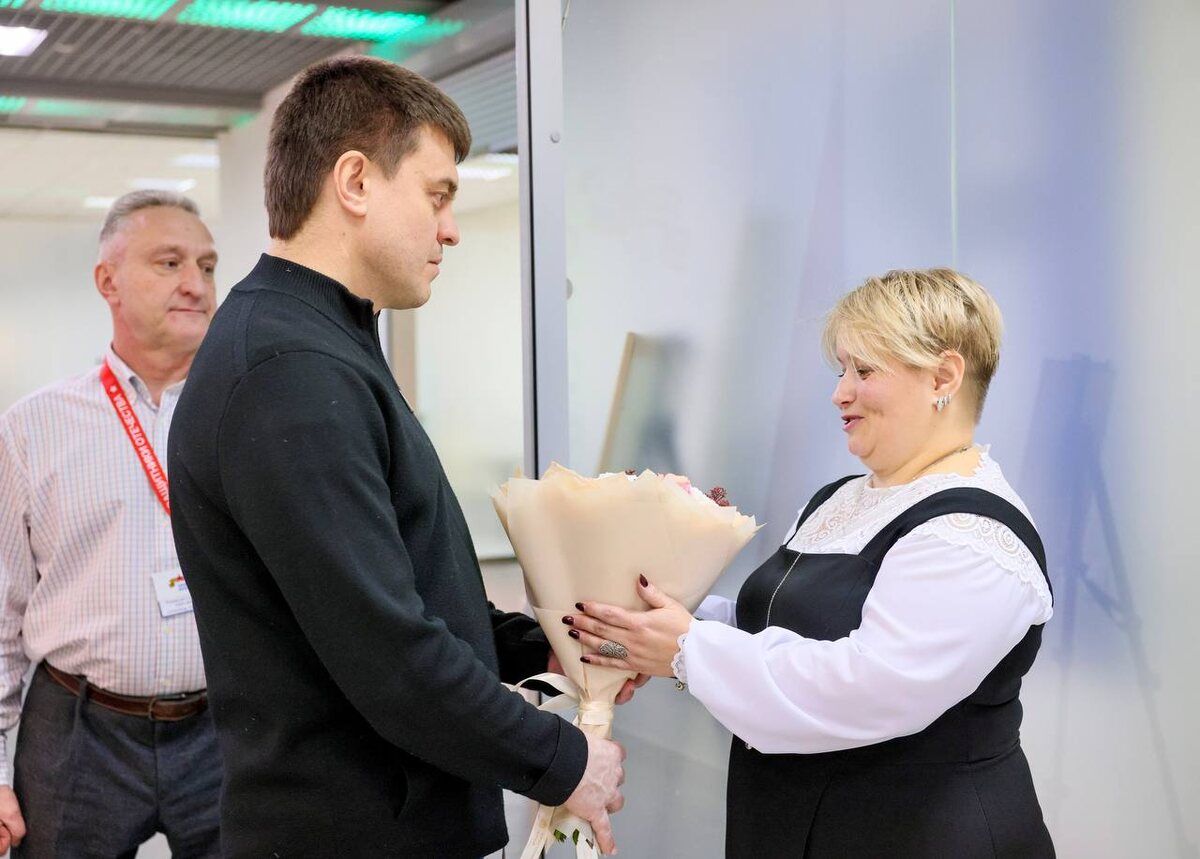     Михаил Котюков посетил краевой Комитет семей воинов Отечества