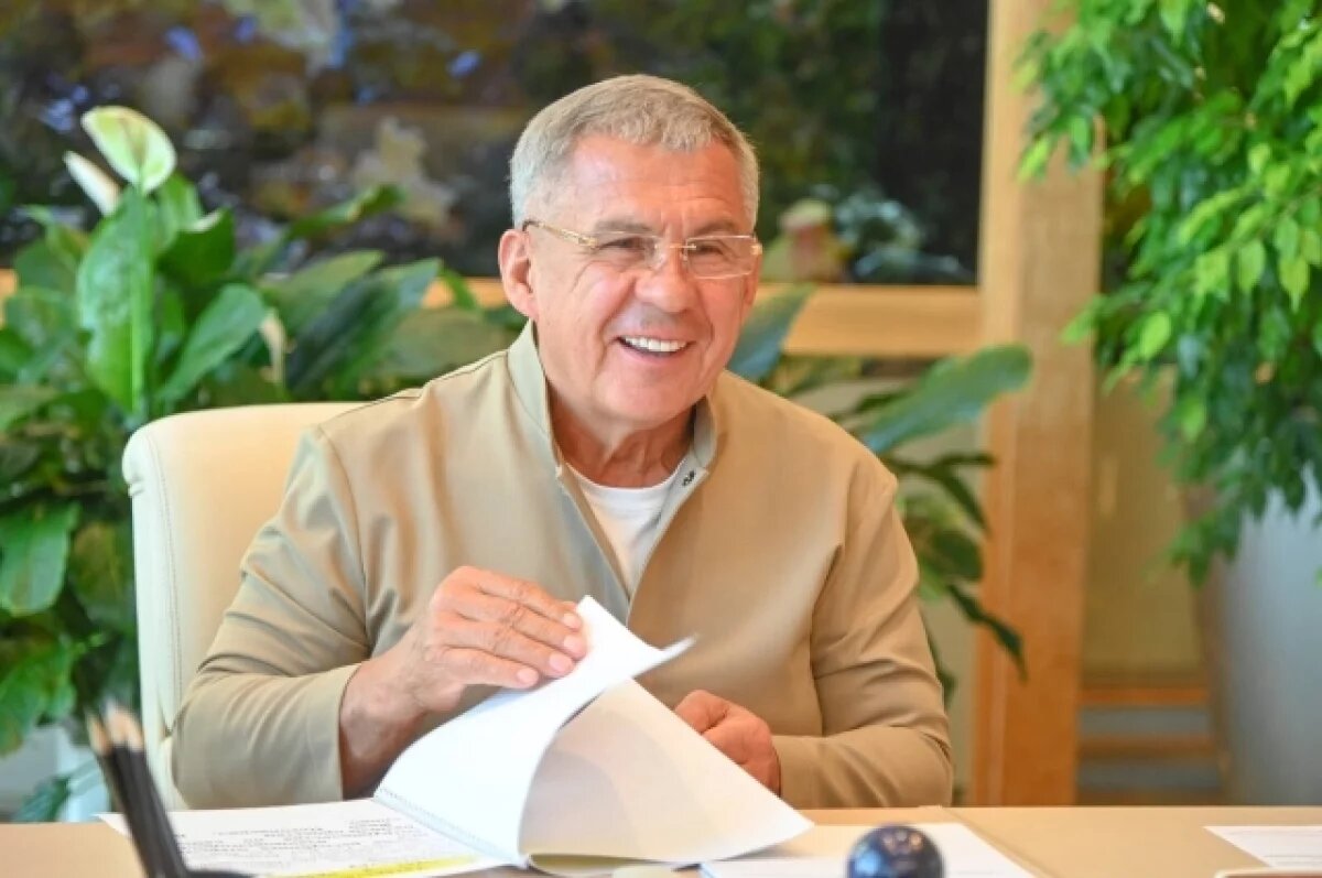    Её любовь самая сильная: Минниханов поздравил татарстанцев с Днем матери