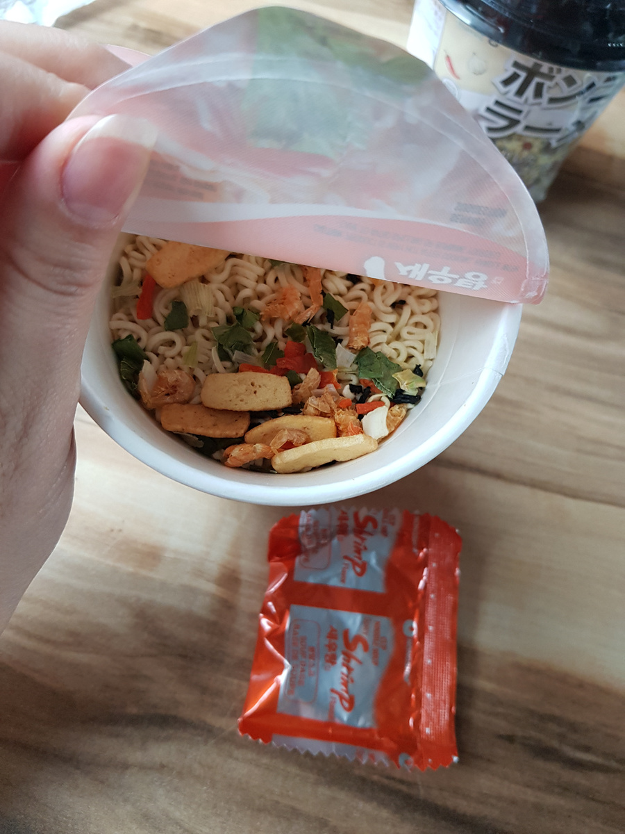 Лапша быстрого приготовления NONGSHIM с креветкой.
