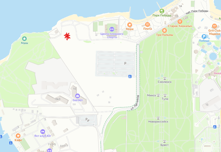 На карте видно где находится пляж. А зеленым отмечен Парк Победы с фонтанами.
