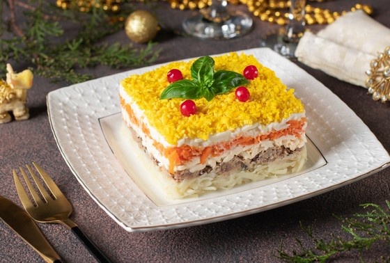    Новогодний стол по-советски: пошаговый рецепт салата «Мимоза»