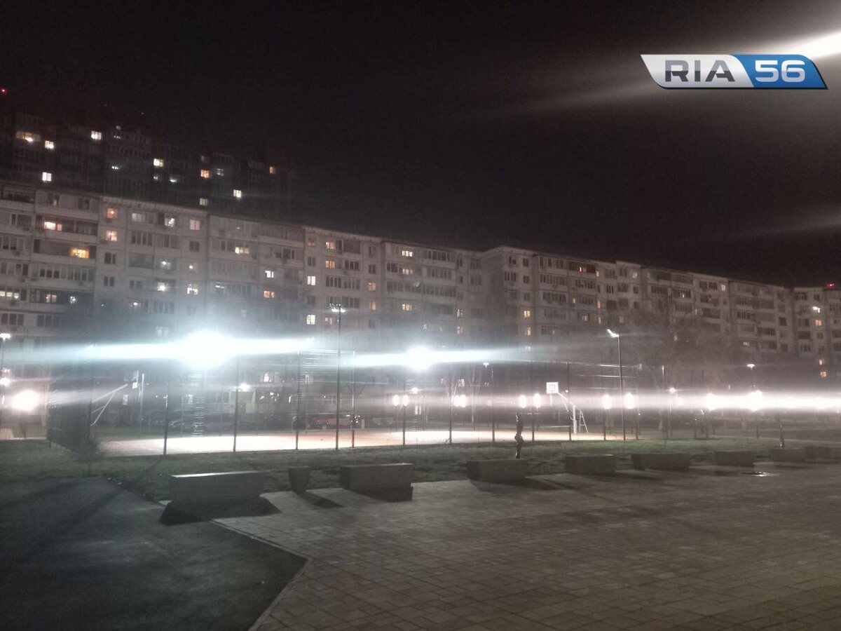  📷    Ночь. Улица. Фонарь. Огни большого нового парка сияют на Чкалова в Оренбурге Белов Михаил Александрович