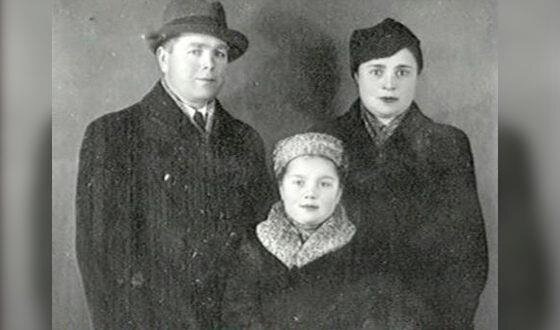 Нина с родителями