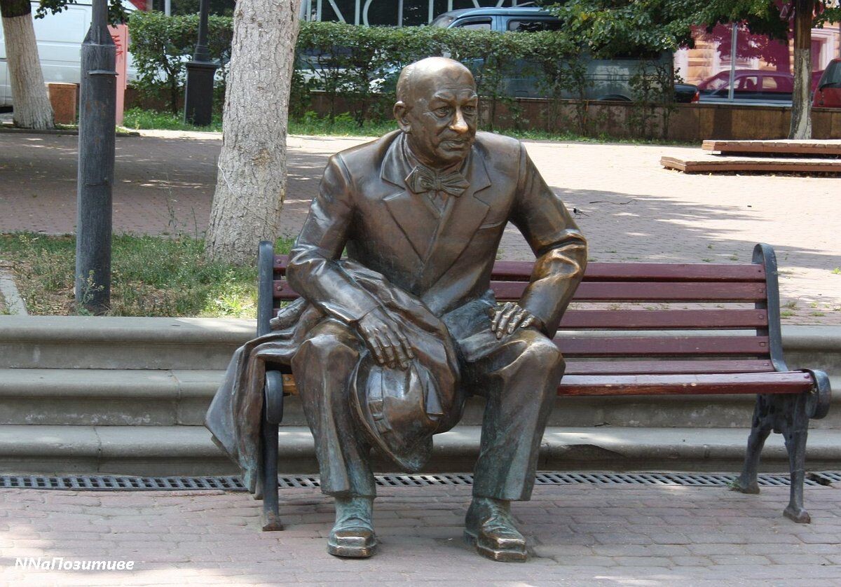 Памятник Евгению Евстигнееву