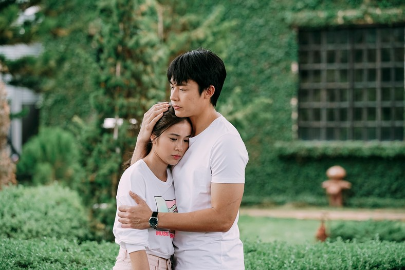 Кадр из сериала "Пока светит солнце"