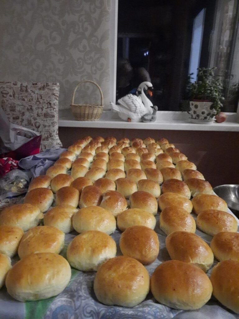    Очередная выпечка готова к отправке.