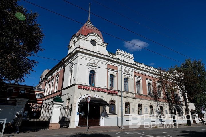 Загидуллин пришел в театр, который все еще осознавал статус стационарного. Мария Зверева / realnoevremya.ru