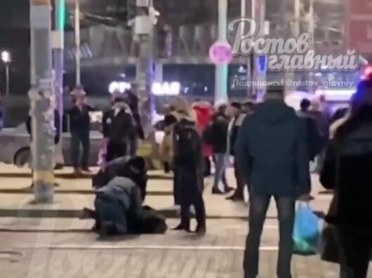    на Привокзальной площади в Ростове задержали мужчину, который ранил полицейского // фото: скриншот видео Ростов Главный