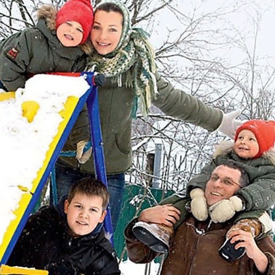 Наталья Антонова с мужем Николаем и детьми