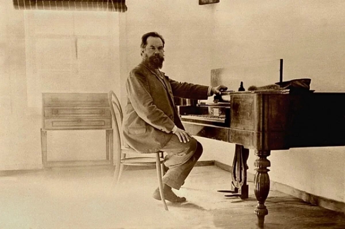    Михаил Танеев написал статью «О музыке горских татар», но не воспользовался услышанным в своих произведениях.