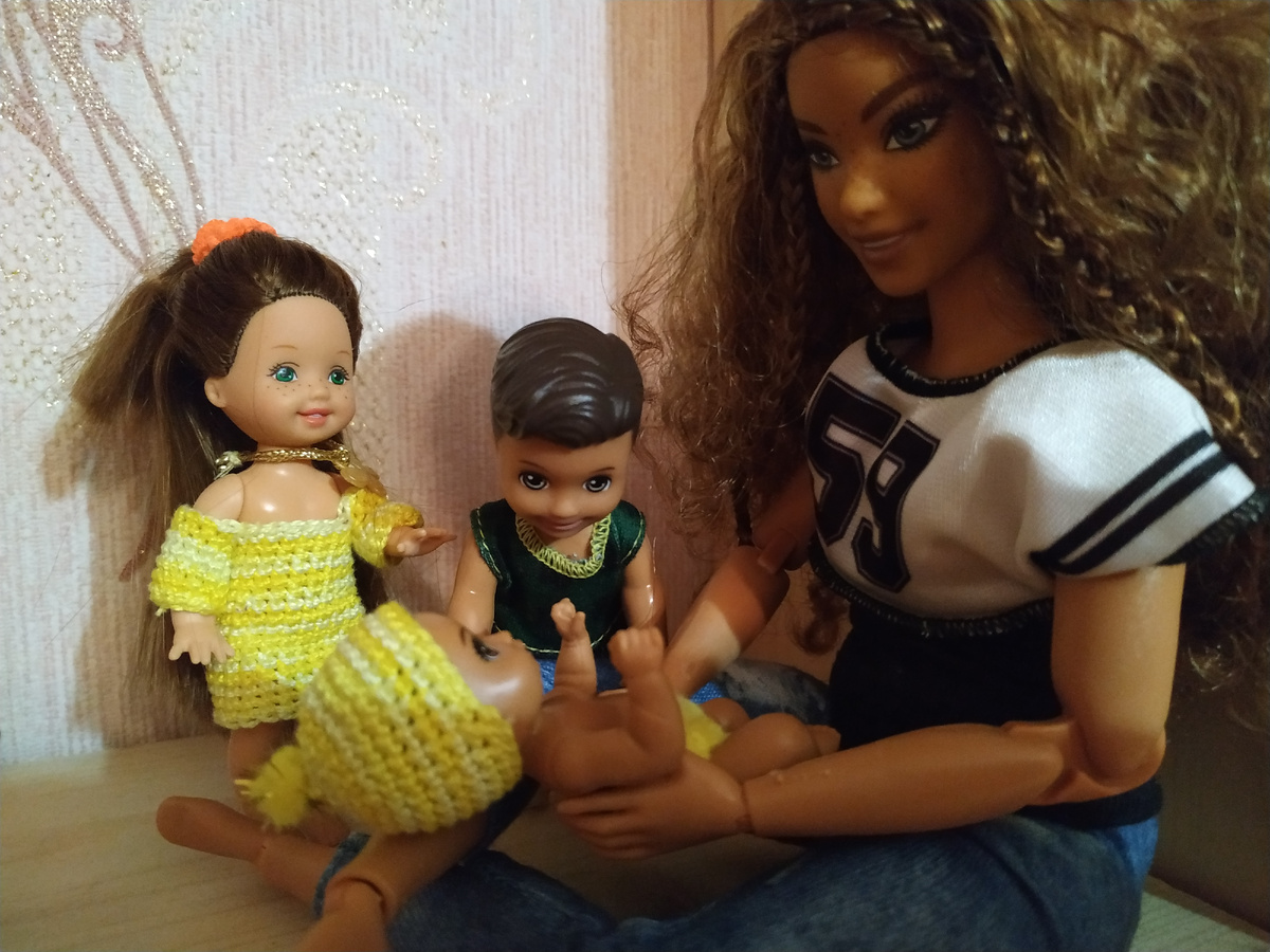 Барби на молде "карнавал" с детками Mattel