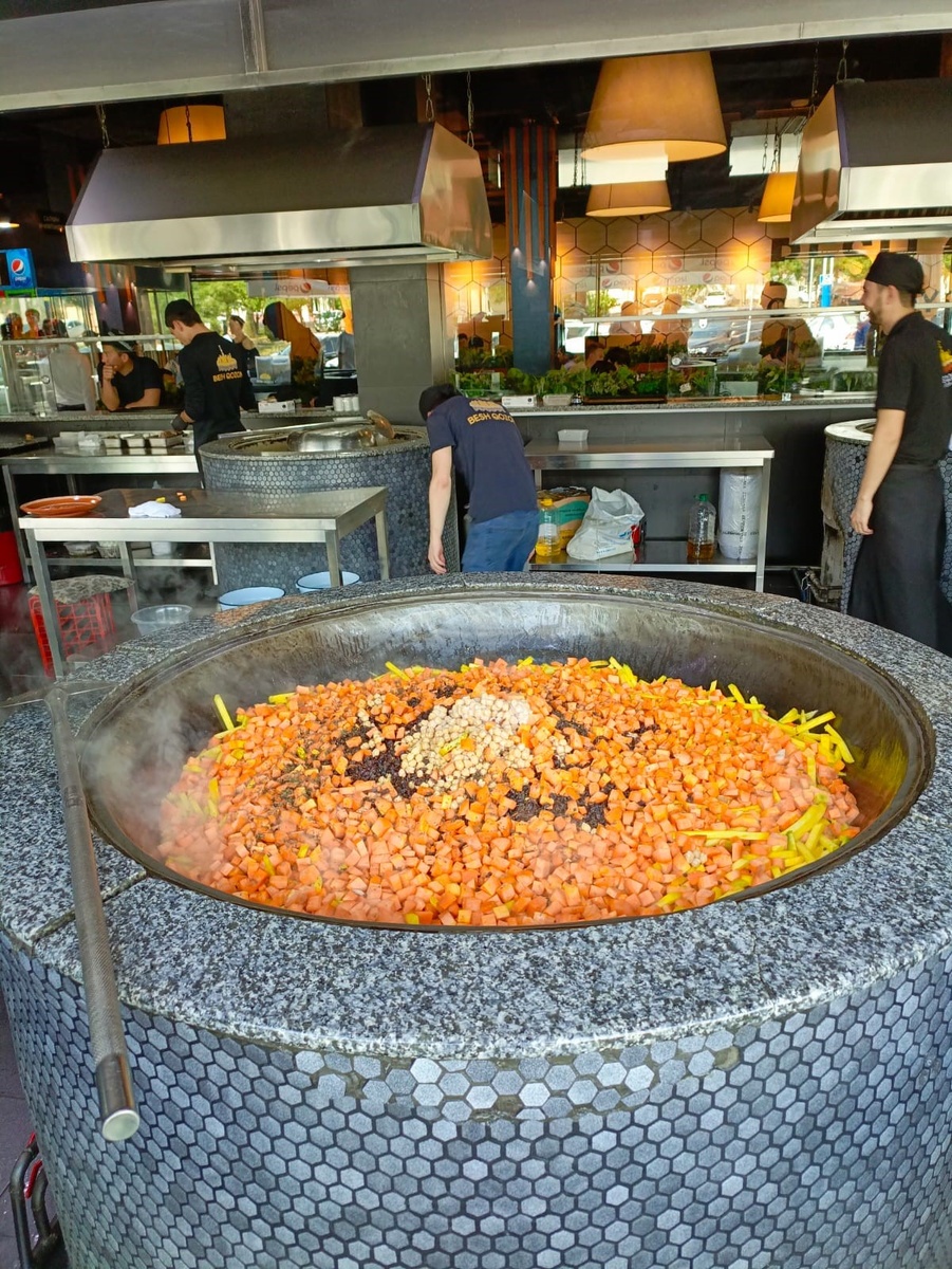 в центре плова