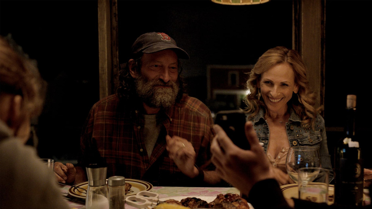 Кадр из фильма "CODA: Ребенок глухих родителей"