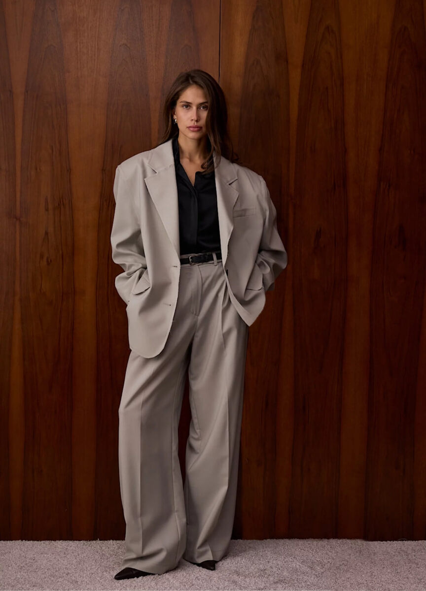 Жакет двубортный и прямые брюки из итальянской шерсти