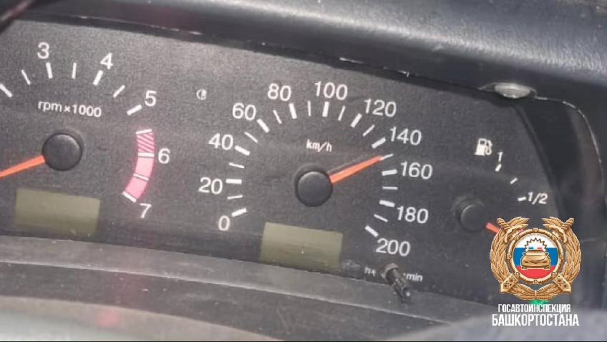    Съехал в кювет и врезался в дерево: в Зианчуринском районе Башкирии погиб 33-летний водитель ВАЗа