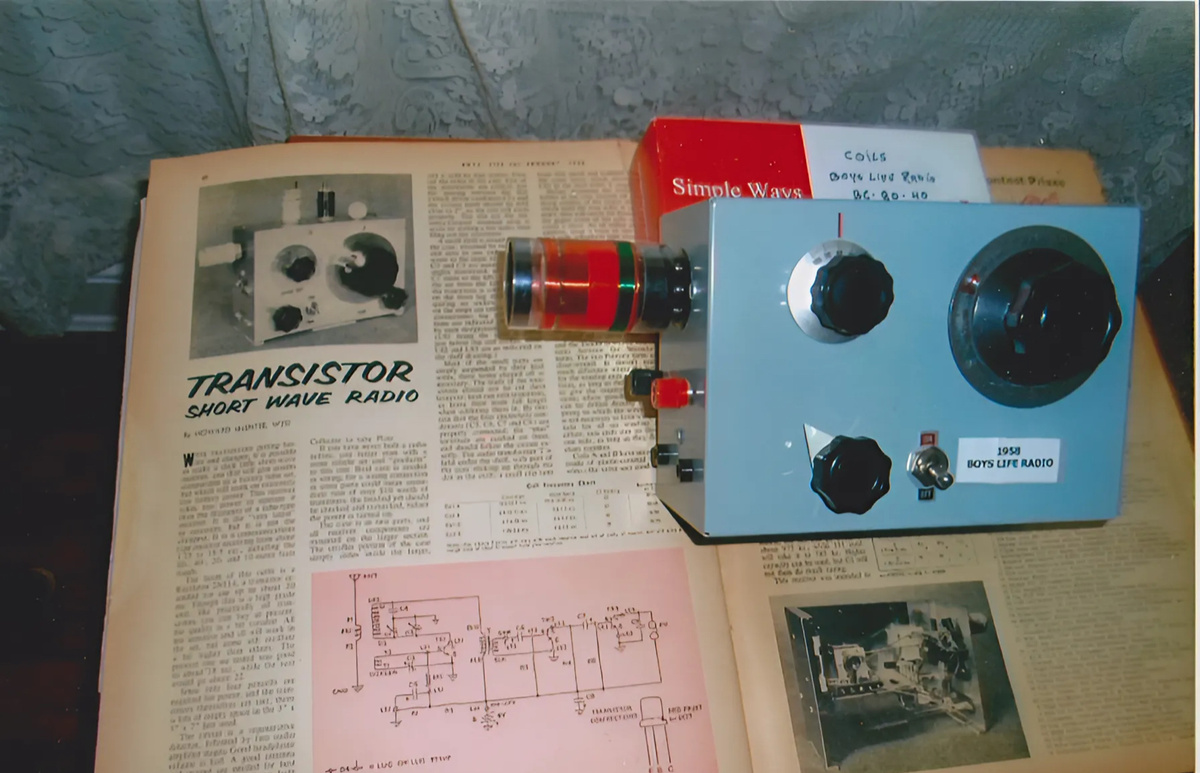 Фотография приёмника, сконструированного Томом, WB3HLH, из Роквилля, штат Мэриленд.