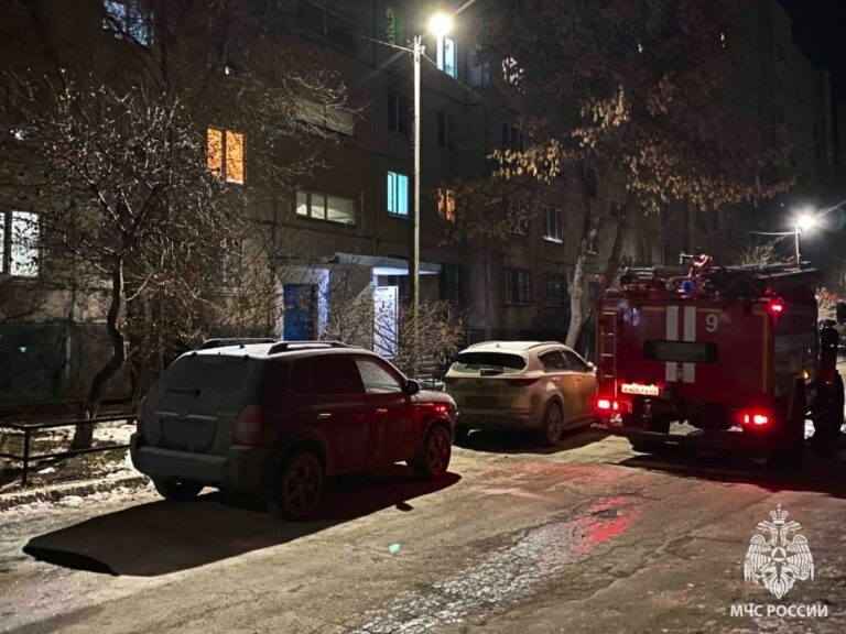    Пять человек, в том числе ребенка, спасли на пожаре в девятиэтажке в Орске Белов Михаил Александрович