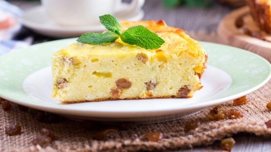    ПП-запеканка из творога с изюмом: простой и полезный десерт Алина Городниченко