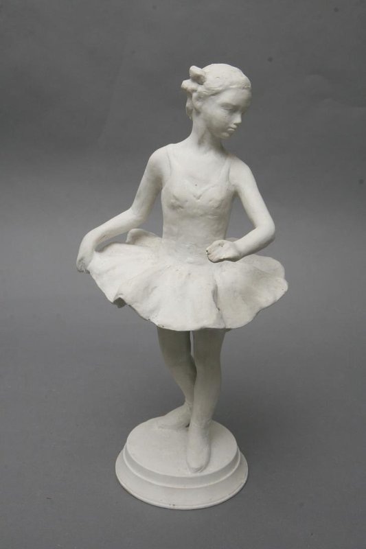Скульптура "Балерина". 1959-е. Бисквит. Высота 27,5 см. Государственное бюджетное учреждение культуры города Москвы "Государственный дворцово-парковый музей-заповедник "Останкино и Кусково". Листайте галерею вправо