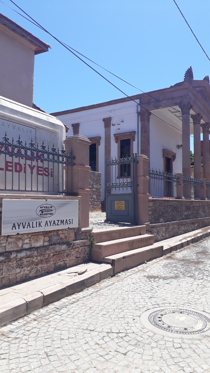 Святой источник в Айвалыке.