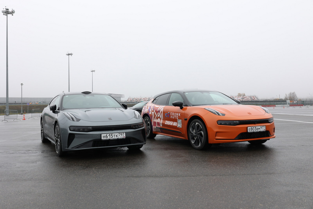 Два Zeekr 001 с интервалом в 5 лет: обновленный (слева) и прежний