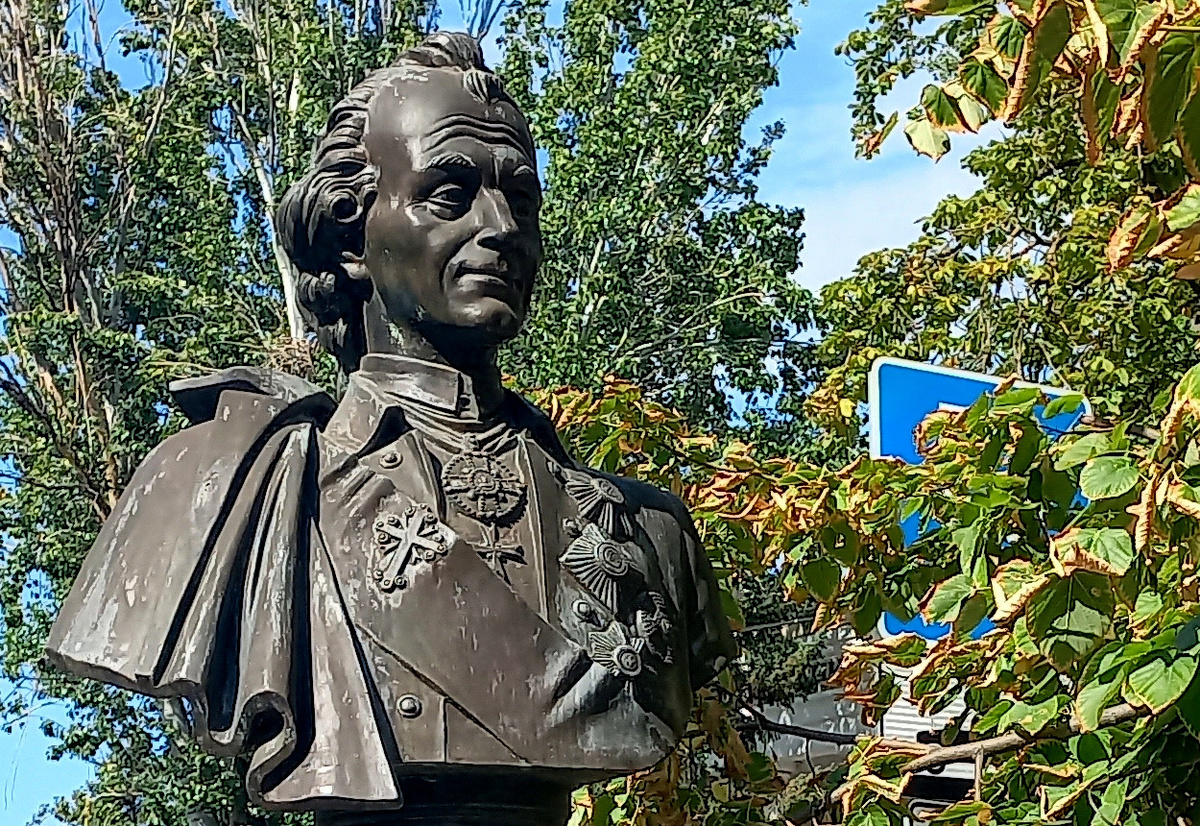 Памятник Суворову А.В. в Ростове-на-Дону. Установлен в 1999 г. Автор А.А. Скнарин